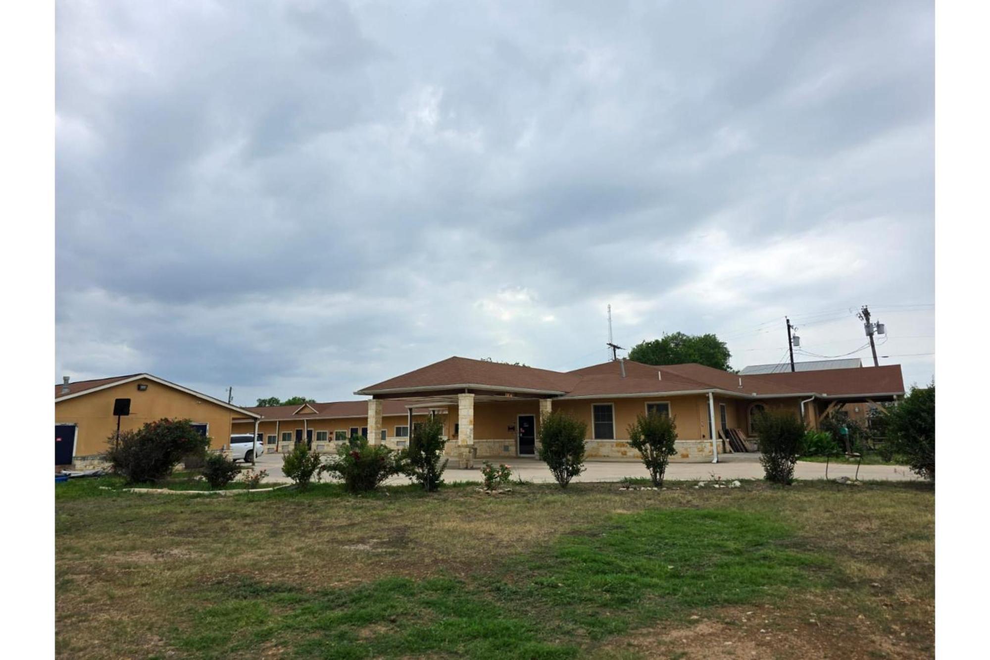 Atria Inn & Suites By Oyo, Jourdanton, Tx المظهر الخارجي الصورة