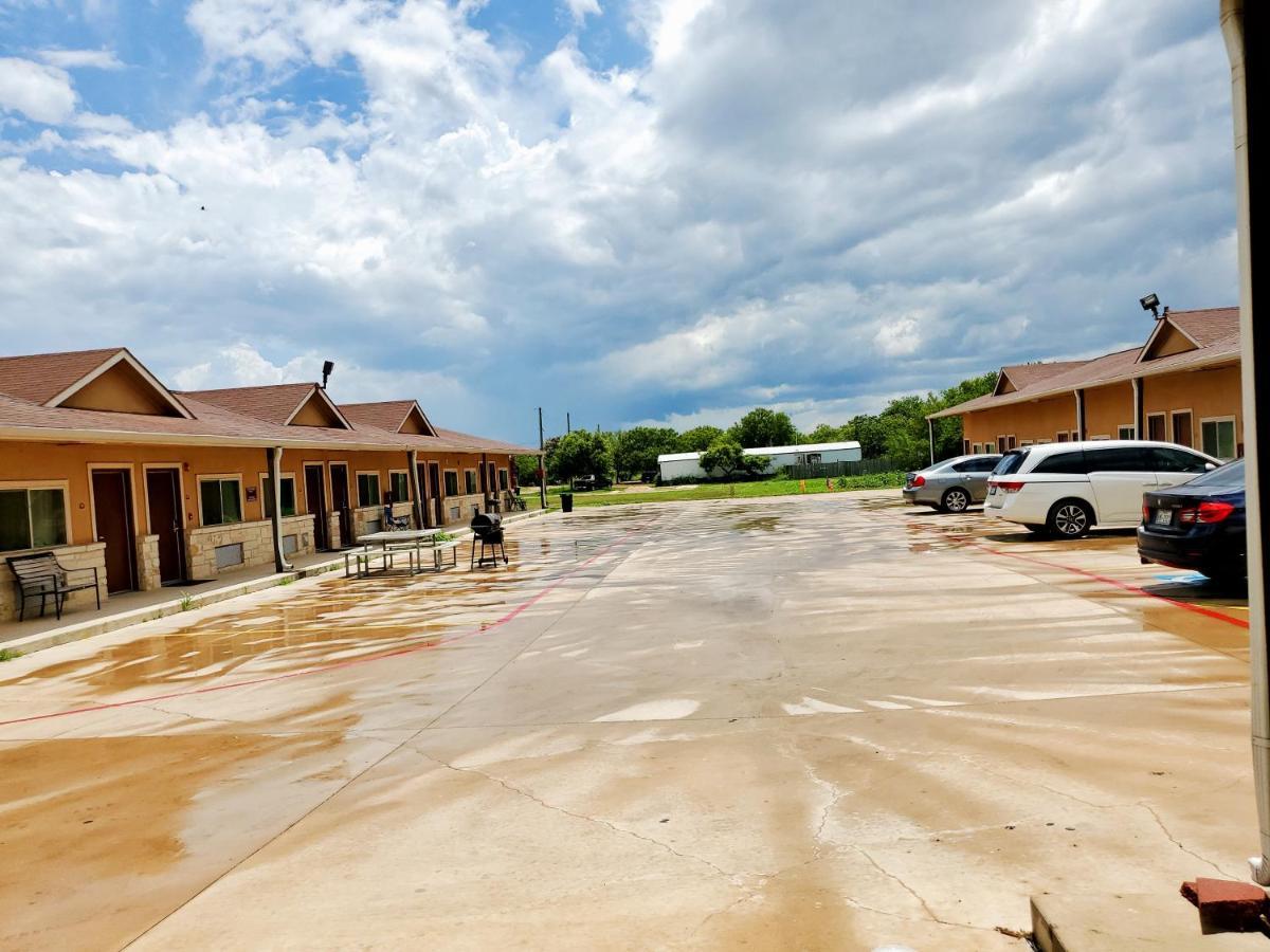 Atria Inn & Suites By Oyo, Jourdanton, Tx المظهر الخارجي الصورة