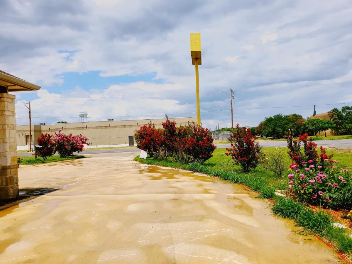 Atria Inn & Suites By Oyo, Jourdanton, Tx المظهر الخارجي الصورة