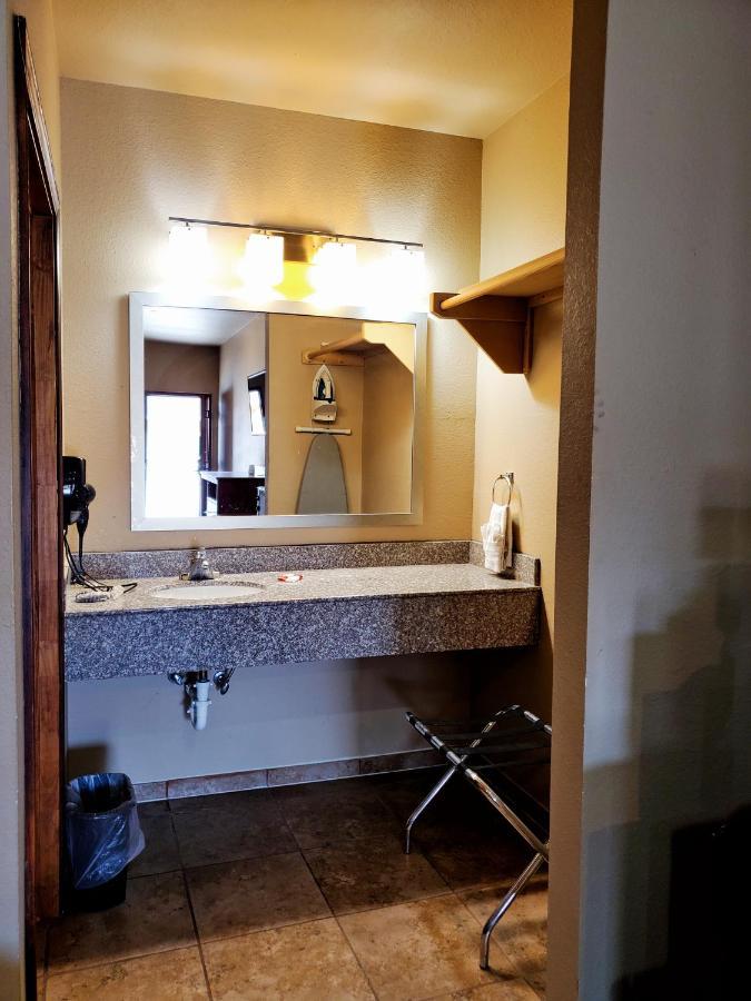 Atria Inn & Suites By Oyo, Jourdanton, Tx المظهر الخارجي الصورة