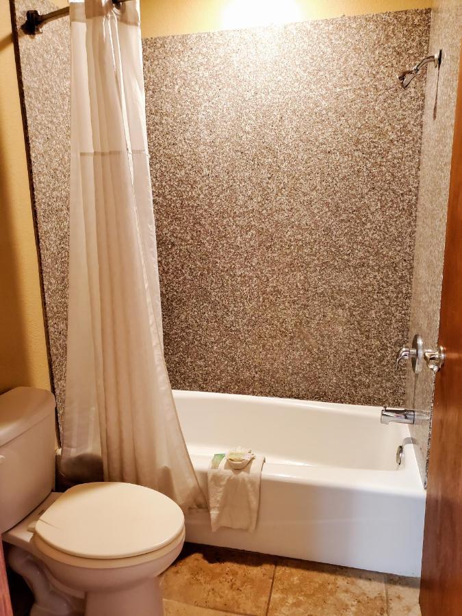 Atria Inn & Suites By Oyo, Jourdanton, Tx المظهر الخارجي الصورة