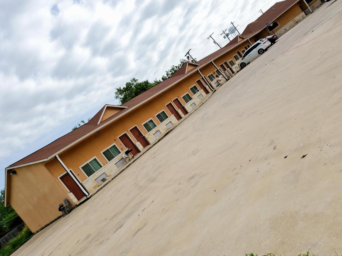 Atria Inn & Suites By Oyo, Jourdanton, Tx المظهر الخارجي الصورة